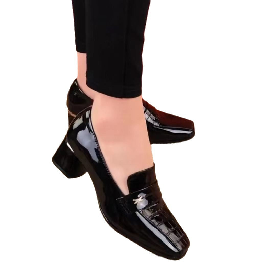 Zapatos de piel de tacón bajo y empeine alto