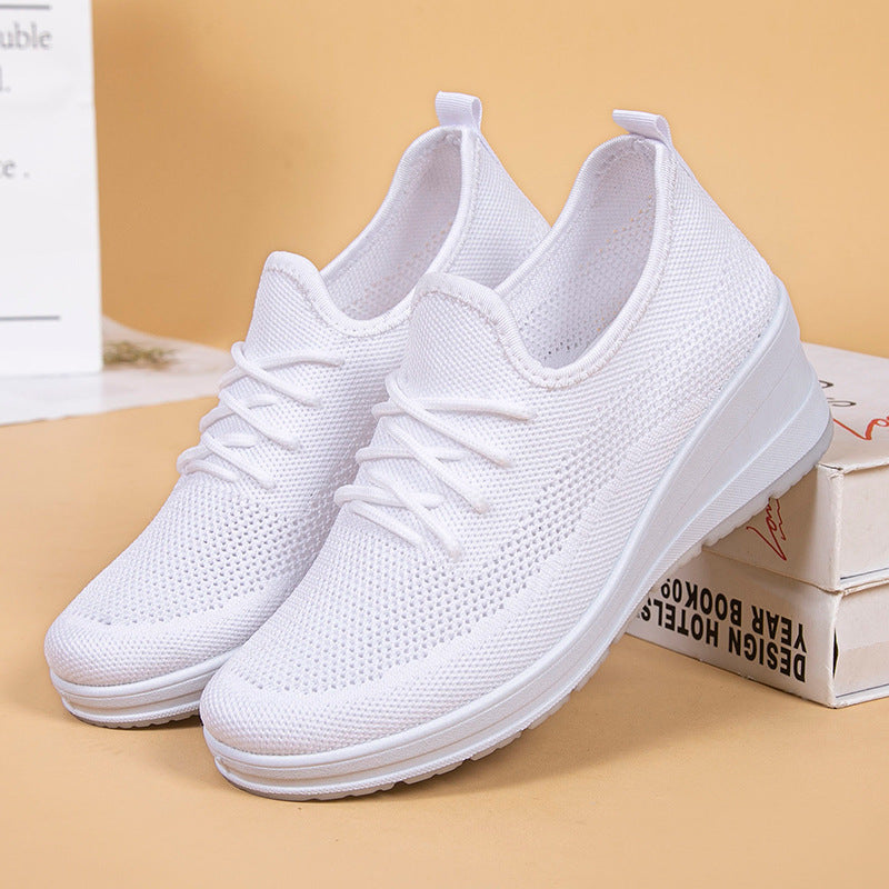 Zapatos de tenis con cordones y tacón de cuña