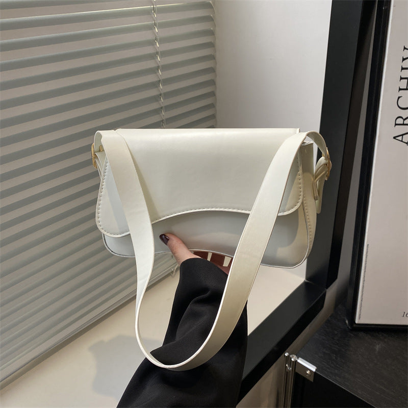 Nuevo bolso de hombro, de mano o para llevar bajo el brazo: moderno y práctico para el día a día.