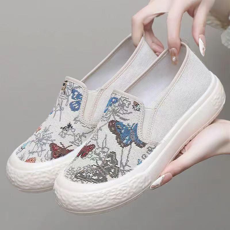 Zapatos de tacón con suela blanda y estilo étnico