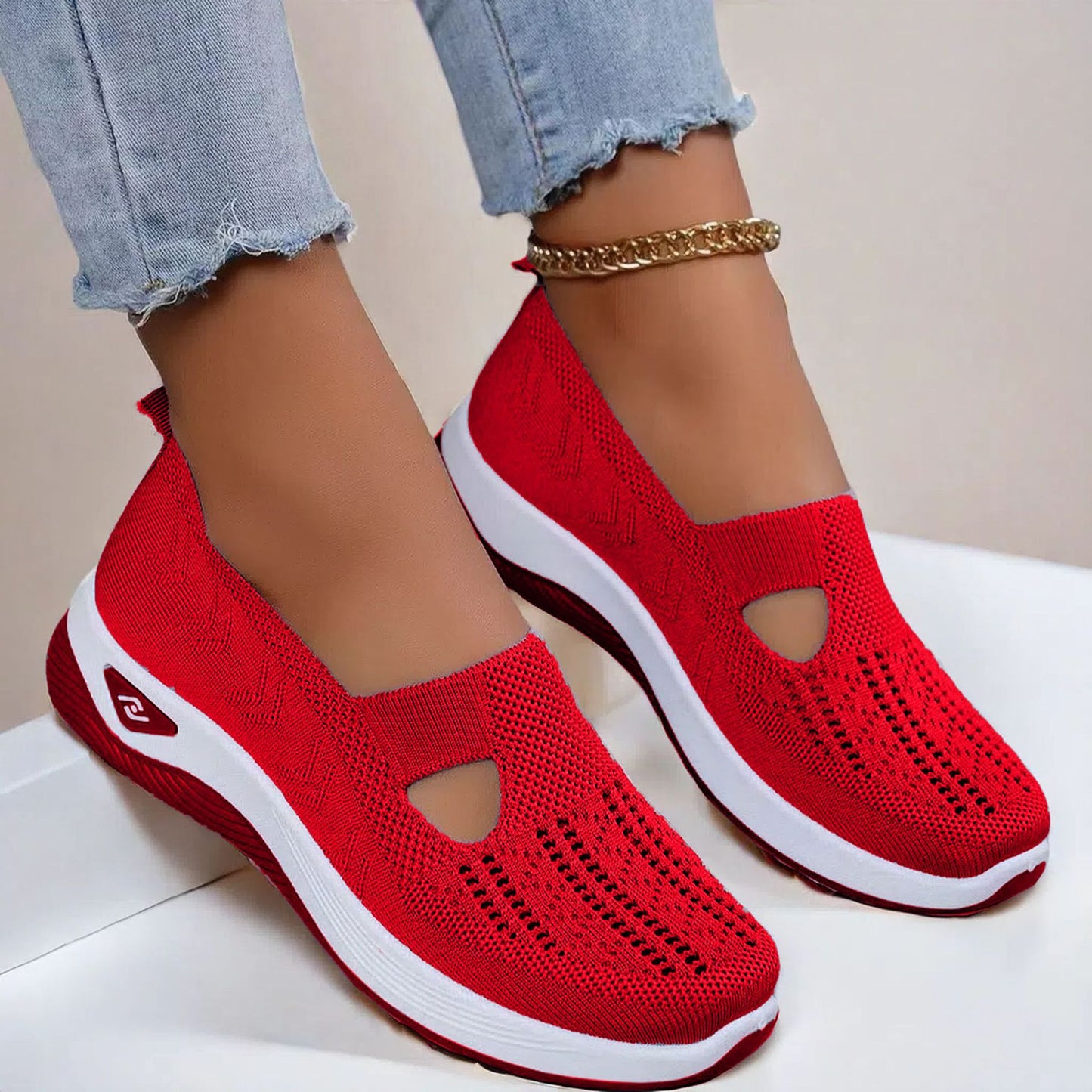 Zapatillas de malla Flyknit transpirables con diseño calado.
