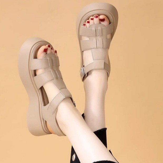 Sandalias romanas con plataforma