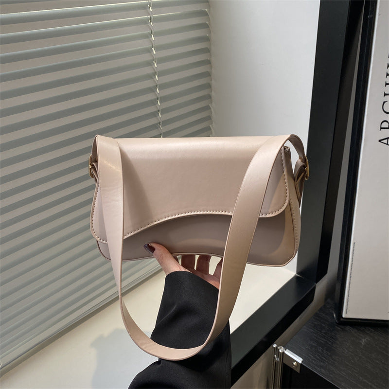 Nuevo bolso de hombro, de mano o para llevar bajo el brazo: moderno y práctico para el día a día.