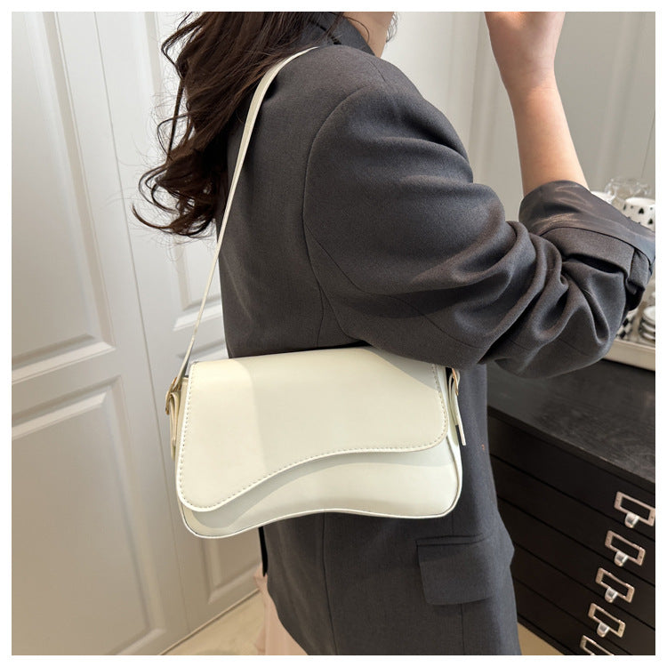 Nuevo bolso de hombro, de mano o para llevar bajo el brazo: moderno y práctico para el día a día.
