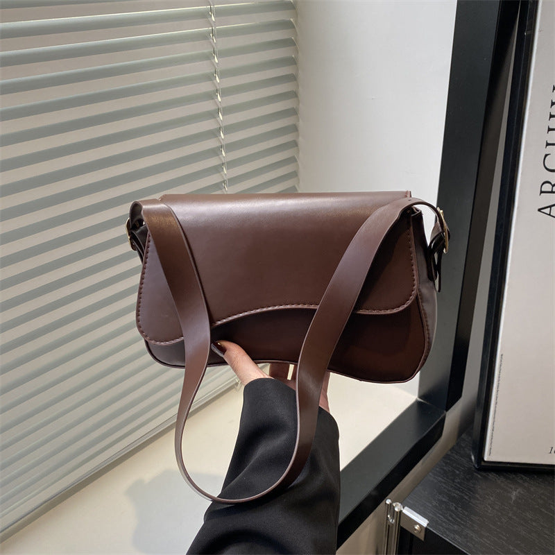 Nuevo bolso de hombro, de mano o para llevar bajo el brazo: moderno y práctico para el día a día.