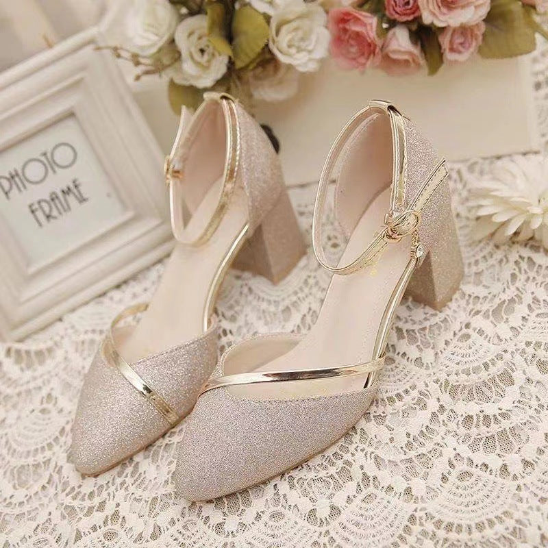 Zapatos de Tacón Bloque con Purpurina y Detalles Dorados