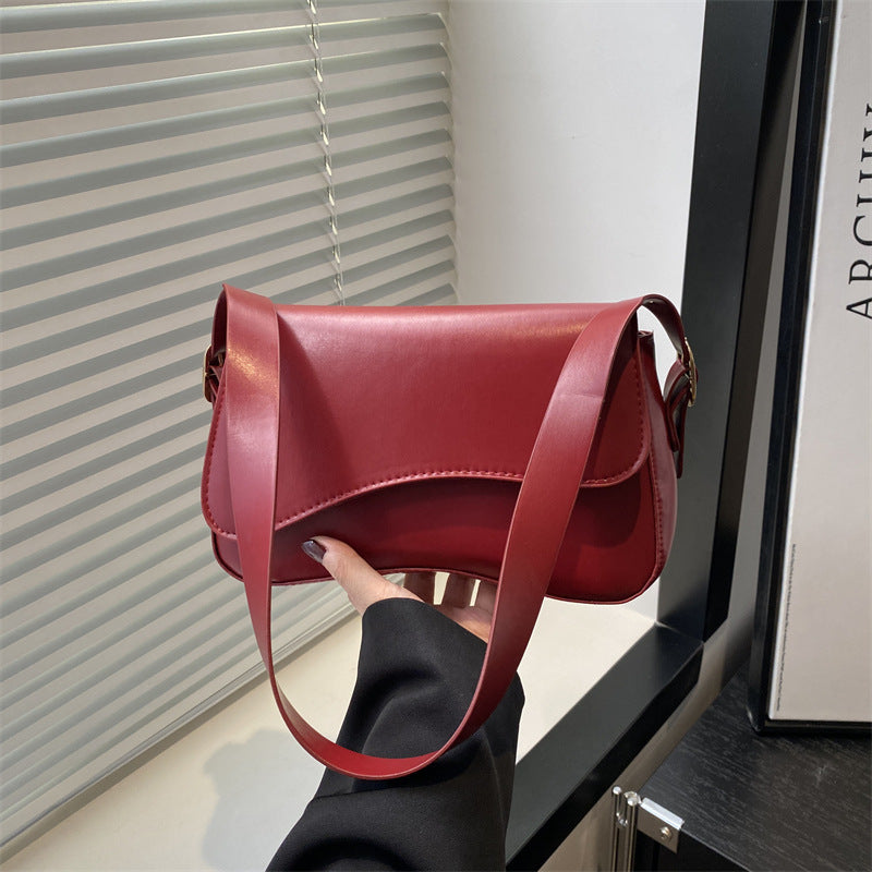 Nuevo bolso de hombro, de mano o para llevar bajo el brazo: moderno y práctico para el día a día.
