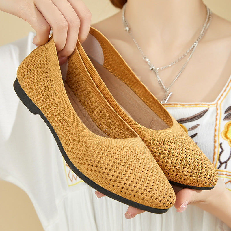 Nuevos zapatos de suela blanda con punta puntiaguda en color sólido