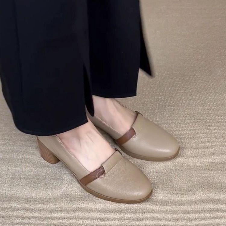 Zapatos mocasines de tacón medio