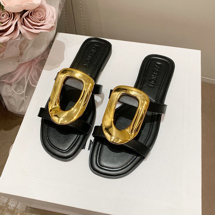 Sandalia con herraje de moda para mujer