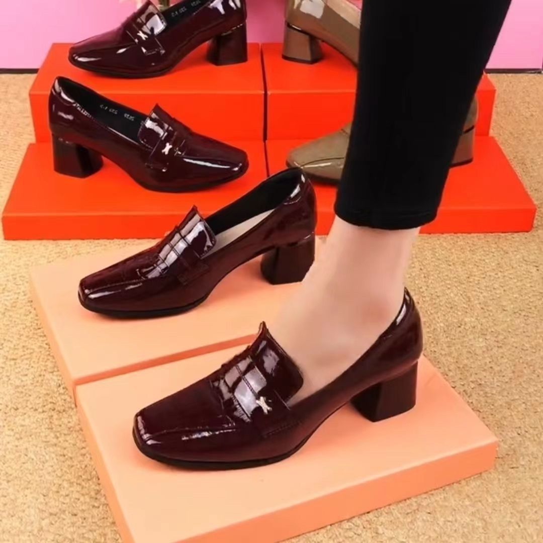 Zapatos de piel de tacón bajo y empeine alto