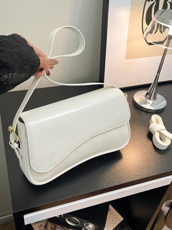 Nuevo bolso de hombro, de mano o para llevar bajo el brazo: moderno y práctico para el día a día.